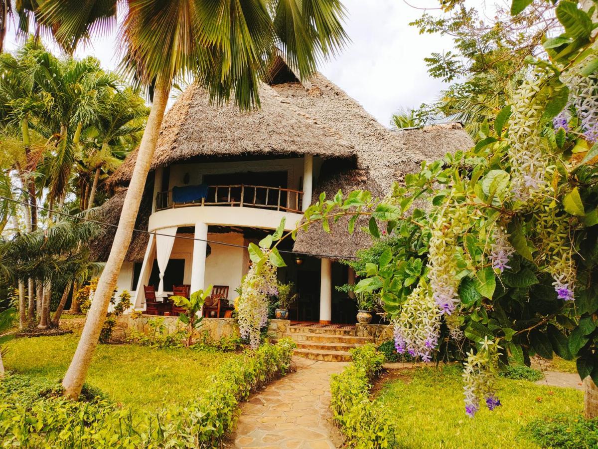 Upani In Diani Bed & Breakfast Diani Beach Exterior foto