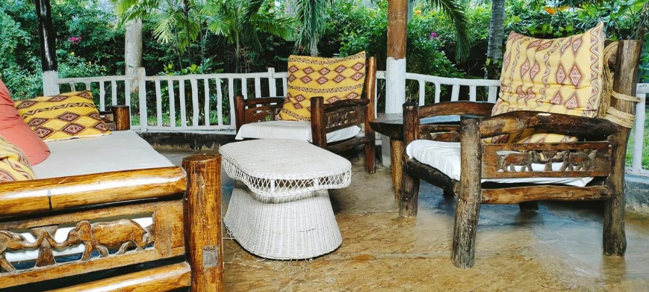 Upani In Diani Bed & Breakfast Diani Beach Exterior foto