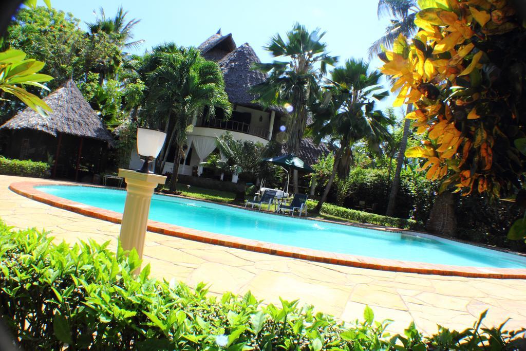 Upani In Diani Bed & Breakfast Diani Beach Exterior foto