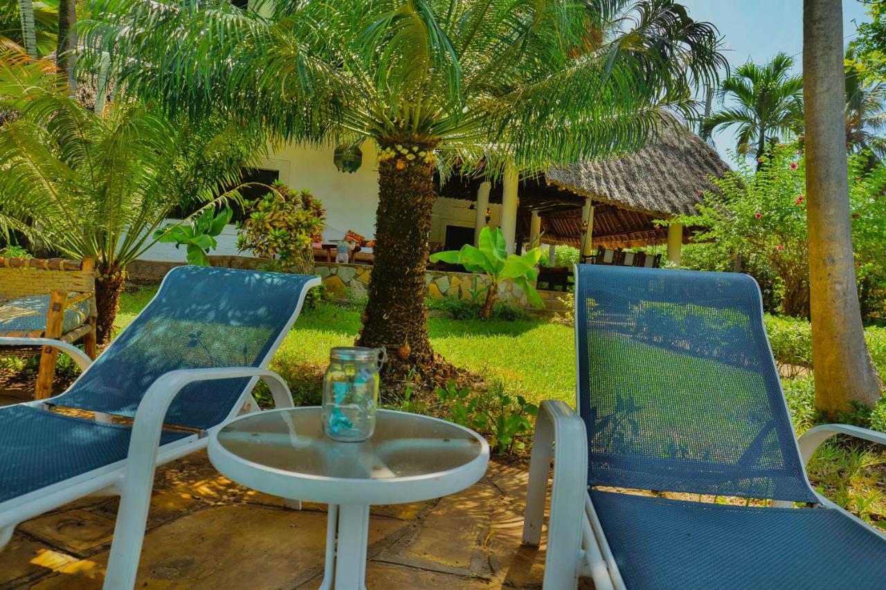 Upani In Diani Bed & Breakfast Diani Beach Exterior foto