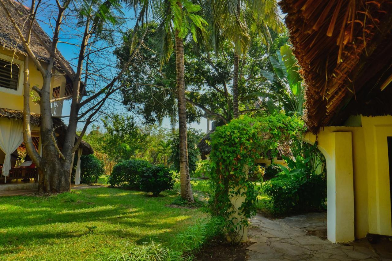 Upani In Diani Bed & Breakfast Diani Beach Exterior foto