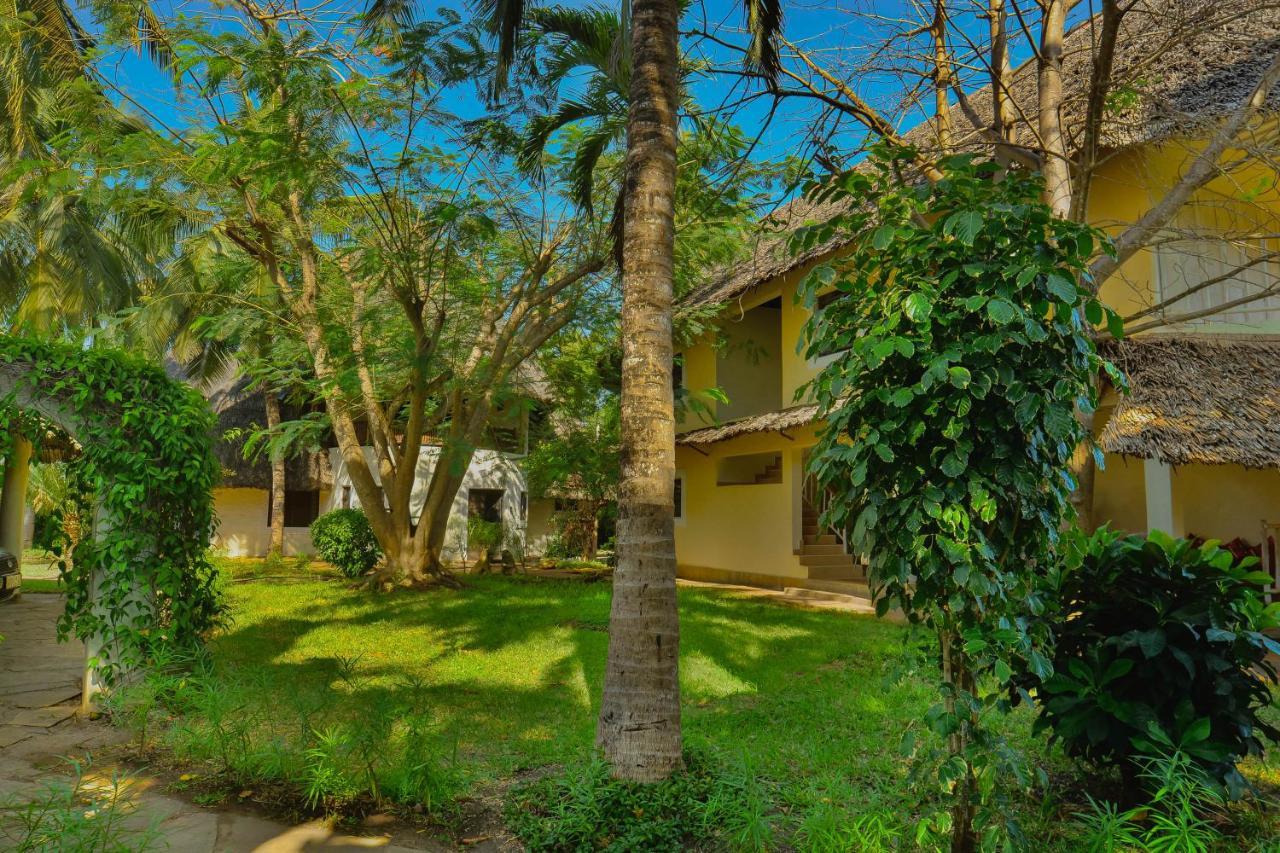 Upani In Diani Bed & Breakfast Diani Beach Exterior foto